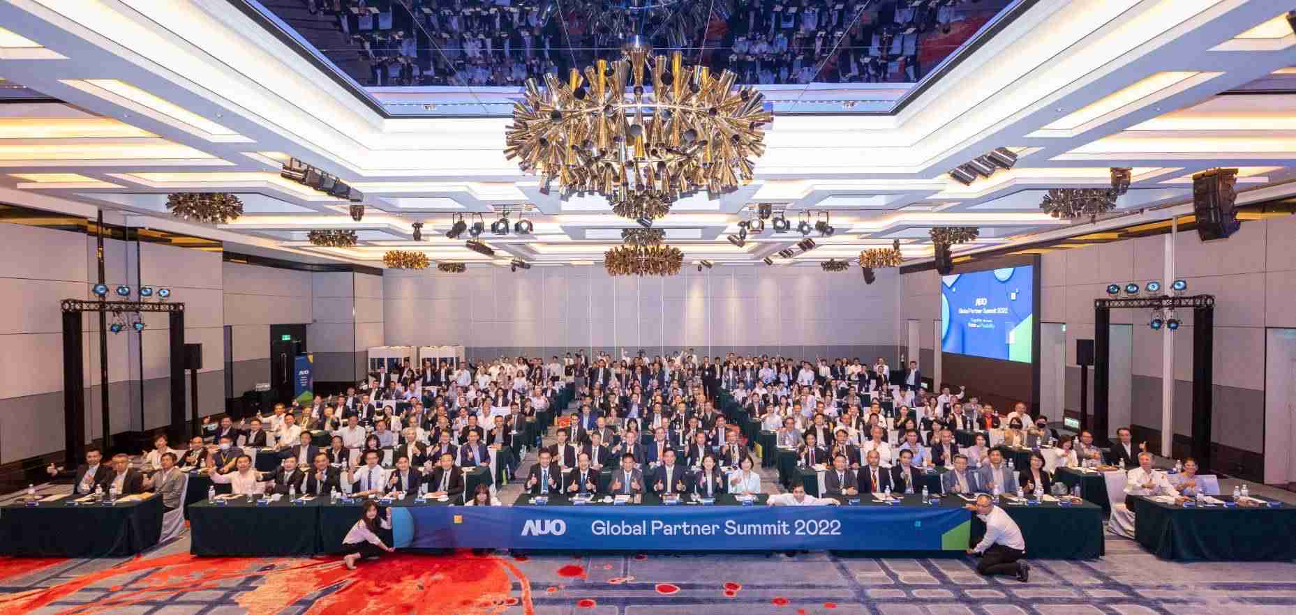 友達推動「安心、、創新、、用心、、同心、、、盡心」五星職旅，，，為菲籍員工打造全方位照護，，，首度贏得「人權實踐與發展領袖獎」殊榮