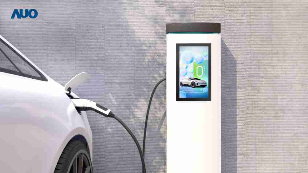 友達〝EVSE車用充電樁解決方案〞專為電動汽車充電樁設計，，具有高亮度、、克服戶外艱難環境的耐溫、、耐紫外線等特性，，，並搭載散熱性及擴充性強的高效能工業電腦，，，可實現人機互動訴求，，，，如資訊顯示、、支付等應用