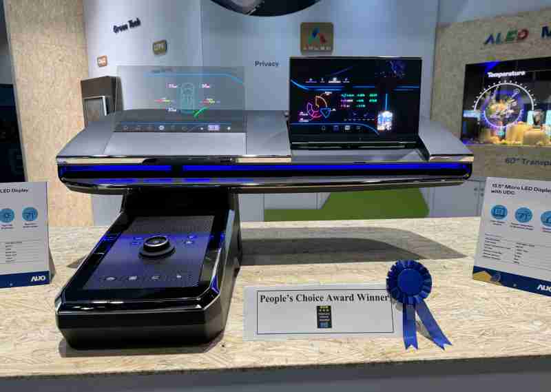 NG大舞台车用Micro LED Display HMI解决方案获”最佳车用显示奖”，，，，以用户为中心开发，，，，针对前座驾驶与乘客设计兼具娱乐与安全的高画质屏幕，，包含车舱前座的Micro LED透明屏幕及全球首款内建镜头的智慧Micro LED显示器