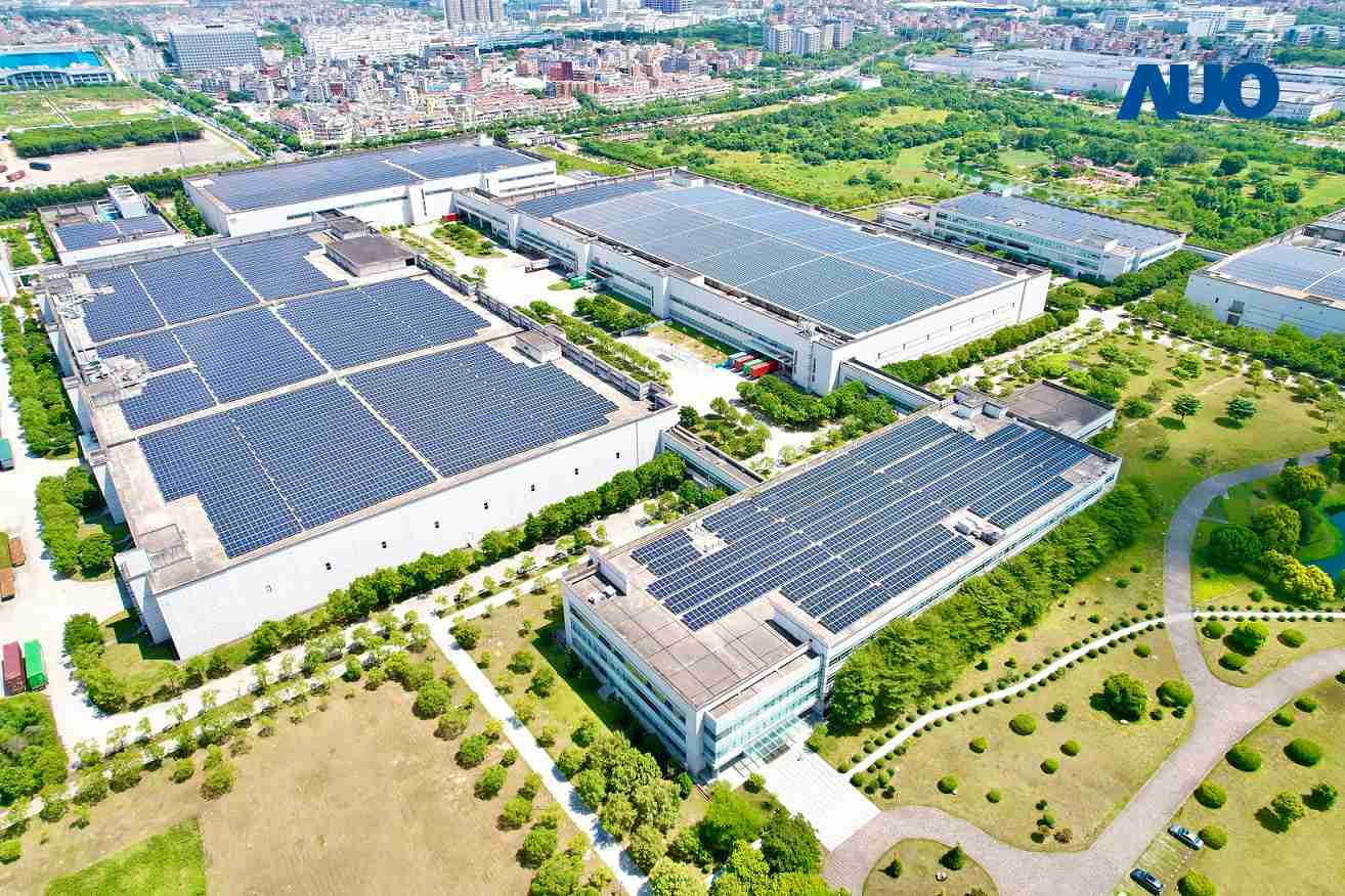 NG大舞台厦门推动智能制造同时，，透过绿电创能纵深推进绿色转型，，，，厂区全屋顶铺设太阳能光伏板，，每年太阳能发电 2,600多万度