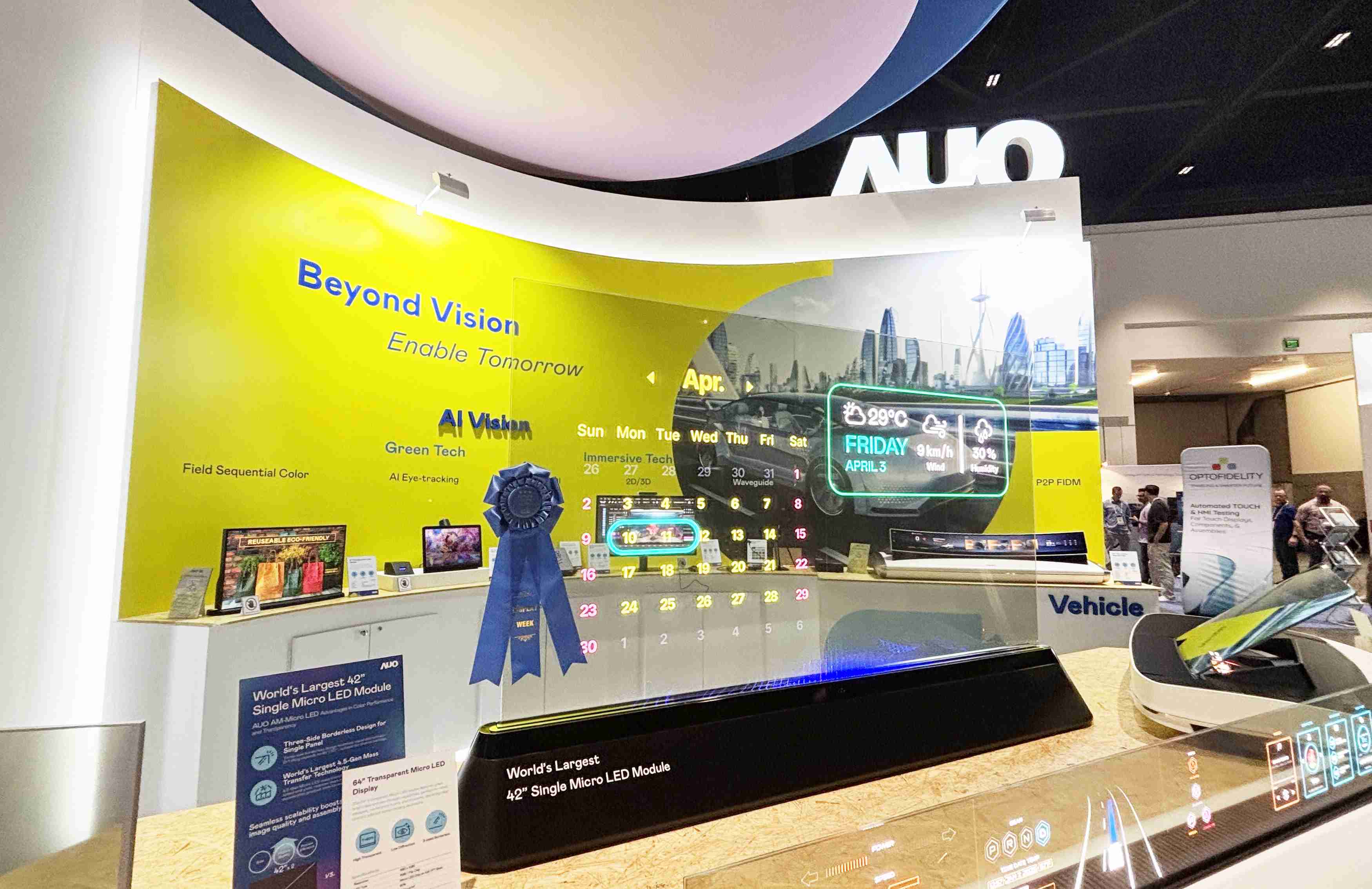 NG大舞台64吋透明Micro LED显示器获〝最佳Micro LED技术应用奖〞，，，其绝妙的透明穿透特性，，，，同时具备1,000 nits的高亮度表现，，，并透过精细的无缝拼接延伸，，可依需求灵活应用于多元场域，，展现出Micro LED显示技术划时空的无限潜力